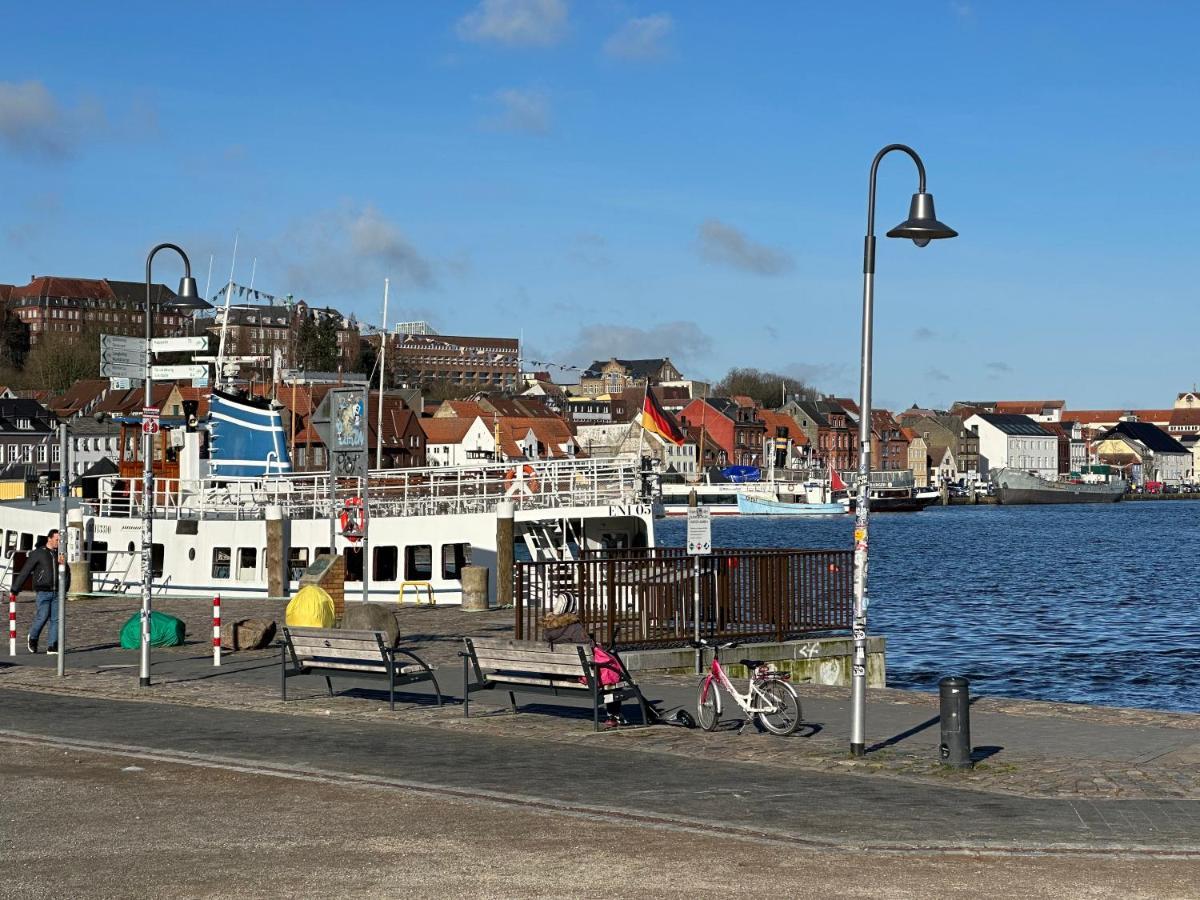 Am Kleinen Muehlenteich - Zentrale Ruhige Lage Mit Parkplatz Und Fahrraedern Apartment Flensburg